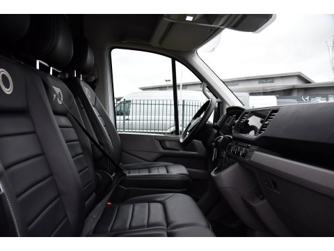 Volkswagen Crafter 35 2.0 TDI L3H3 Highline PB Edition Full Options! Adaptieve Cruise, Carplay, LED, Leder, Stoelwarming, Trekhaak, Multimedia, Uniek!