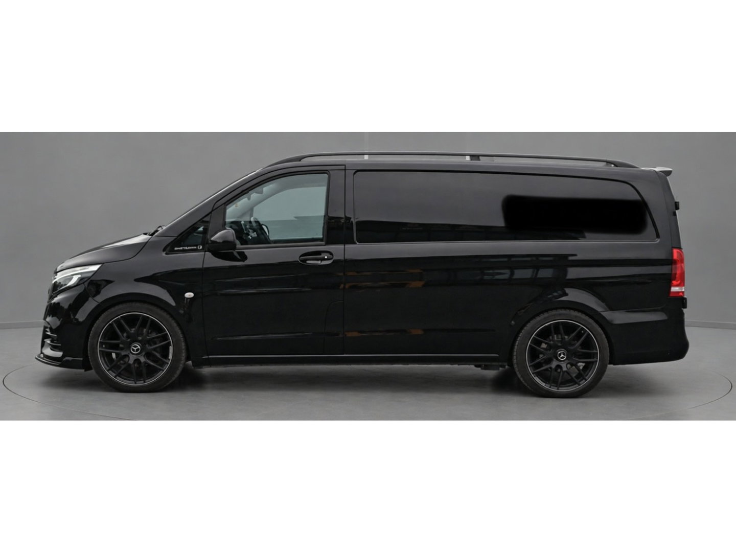 Mercedes-Benz Vito 116 CDI L2 AMG Black Edition Camera, Cruise, Carplay, LED, Multiemedia, Leder, 164pk, Automaat, Trekhaak, Uniek!