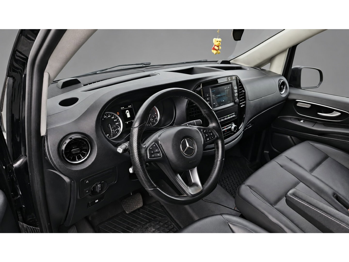 Mercedes-Benz Vito 116 CDI L2 AMG Black Edition Camera, Cruise, Carplay, LED, Multiemedia, Leder, 164pk, Automaat, Trekhaak, Uniek!