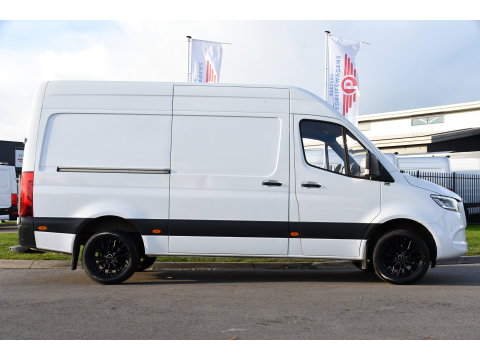Mercedes-Benz Sprinter 319 3.0 V6 CDI L2H2 RWD AMG Edition Camera, Cruise, Carplay, 190pk, Automaat, Multimedia, LED, Stoelverwarming, Standkachel, Uniek!