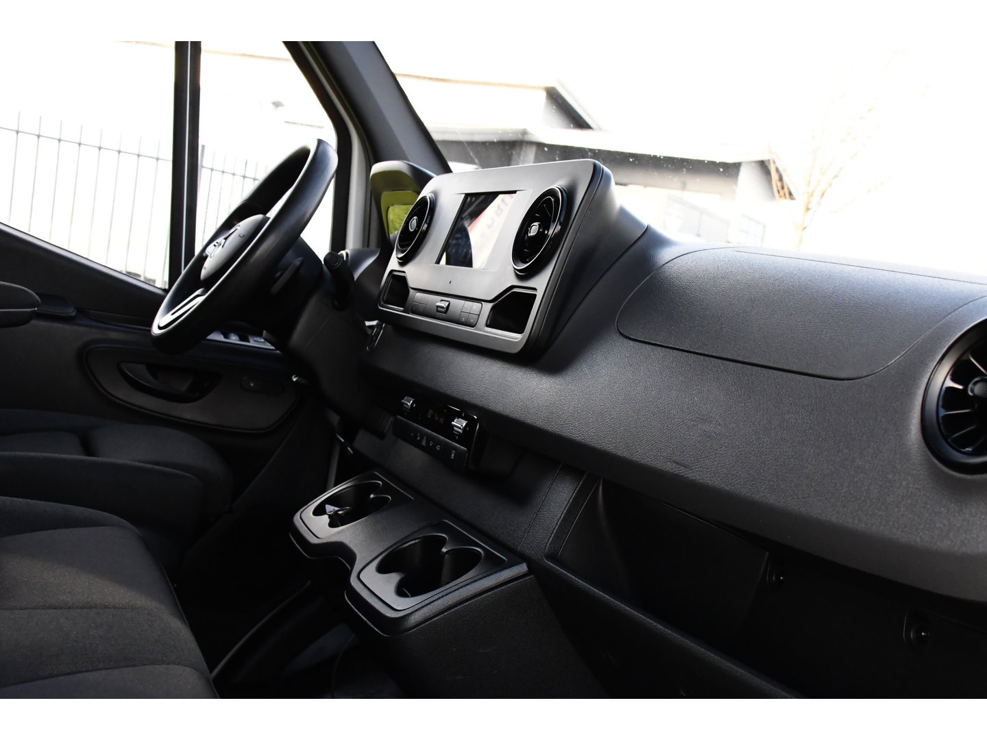 Mercedes-Benz Sprinter 319 3.0 V6 CDI L2H2 RWD AMG Edition Camera, Cruise, Carplay, 190pk, Automaat, Multimedia, LED, Stoelverwarming, Standkachel, Uniek!