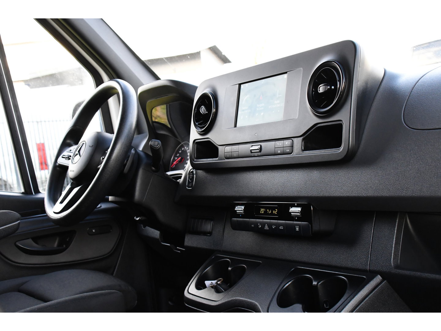 Mercedes-Benz Sprinter 319 3.0 V6 CDI L2H2 RWD AMG Edition Camera, Cruise, Carplay, 190pk, Automaat, Multimedia, LED, Stoelverwarming, Standkachel, Uniek!