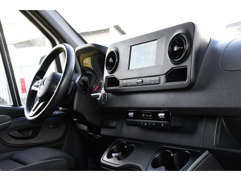 Mercedes-Benz Sprinter 319 3.0 V6 CDI L2H2 RWD AMG Edition Camera, Cruise, Carplay, 190pk, Automaat, Multimedia, LED, Stoelverwarming, Standkachel, Uniek!