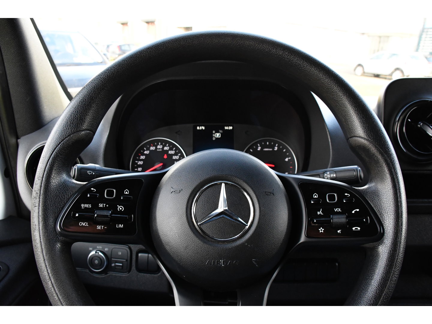 Mercedes-Benz Sprinter 319 3.0 V6 CDI L2H2 RWD AMG Edition Camera, Cruise, Carplay, 190pk, Automaat, Multimedia, LED, Stoelverwarming, Standkachel, Uniek!