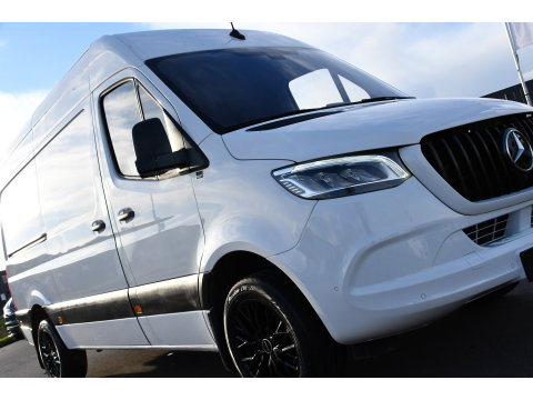 Mercedes-Benz Sprinter 319 3.0 V6 CDI L2H2 RWD AMG Edition Camera, Cruise, Carplay, 190pk, Automaat, Multimedia, LED, Stoelverwarming, Standkachel, Uniek!