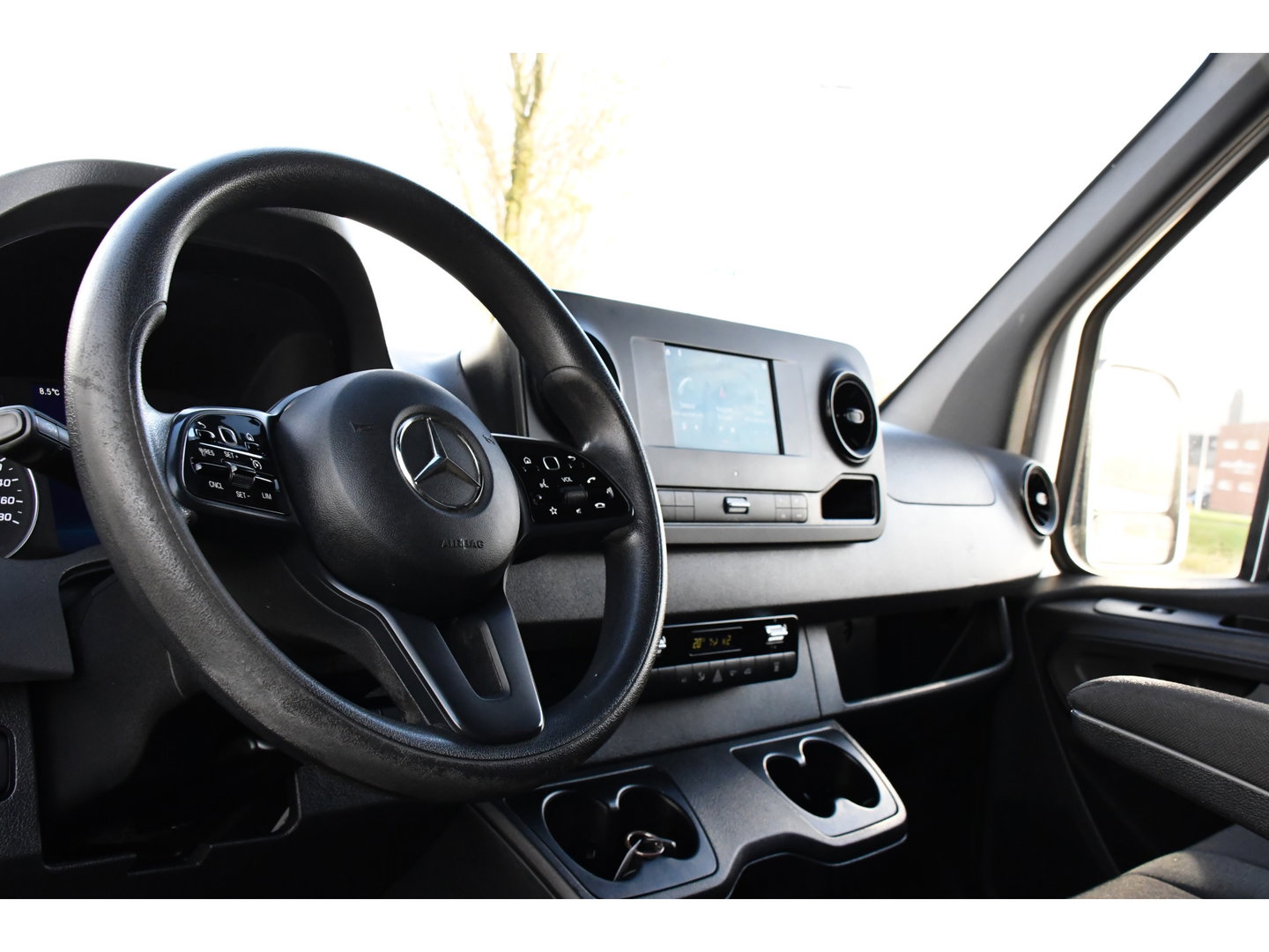Mercedes-Benz Sprinter 319 3.0 V6 CDI L2H2 RWD AMG Edition Camera, Cruise, Carplay, 190pk, Automaat, Multimedia, LED, Stoelverwarming, Standkachel, Uniek!