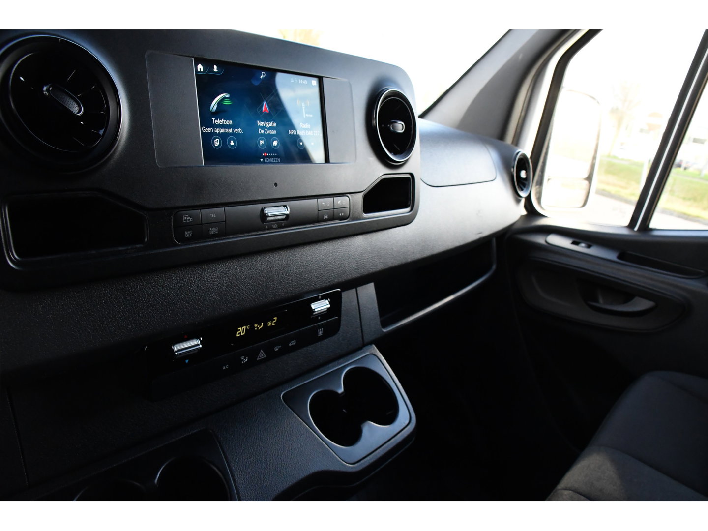 Mercedes-Benz Sprinter 319 3.0 V6 CDI L2H2 RWD AMG Edition Camera, Cruise, Carplay, 190pk, Automaat, Multimedia, LED, Stoelverwarming, Standkachel, Uniek!