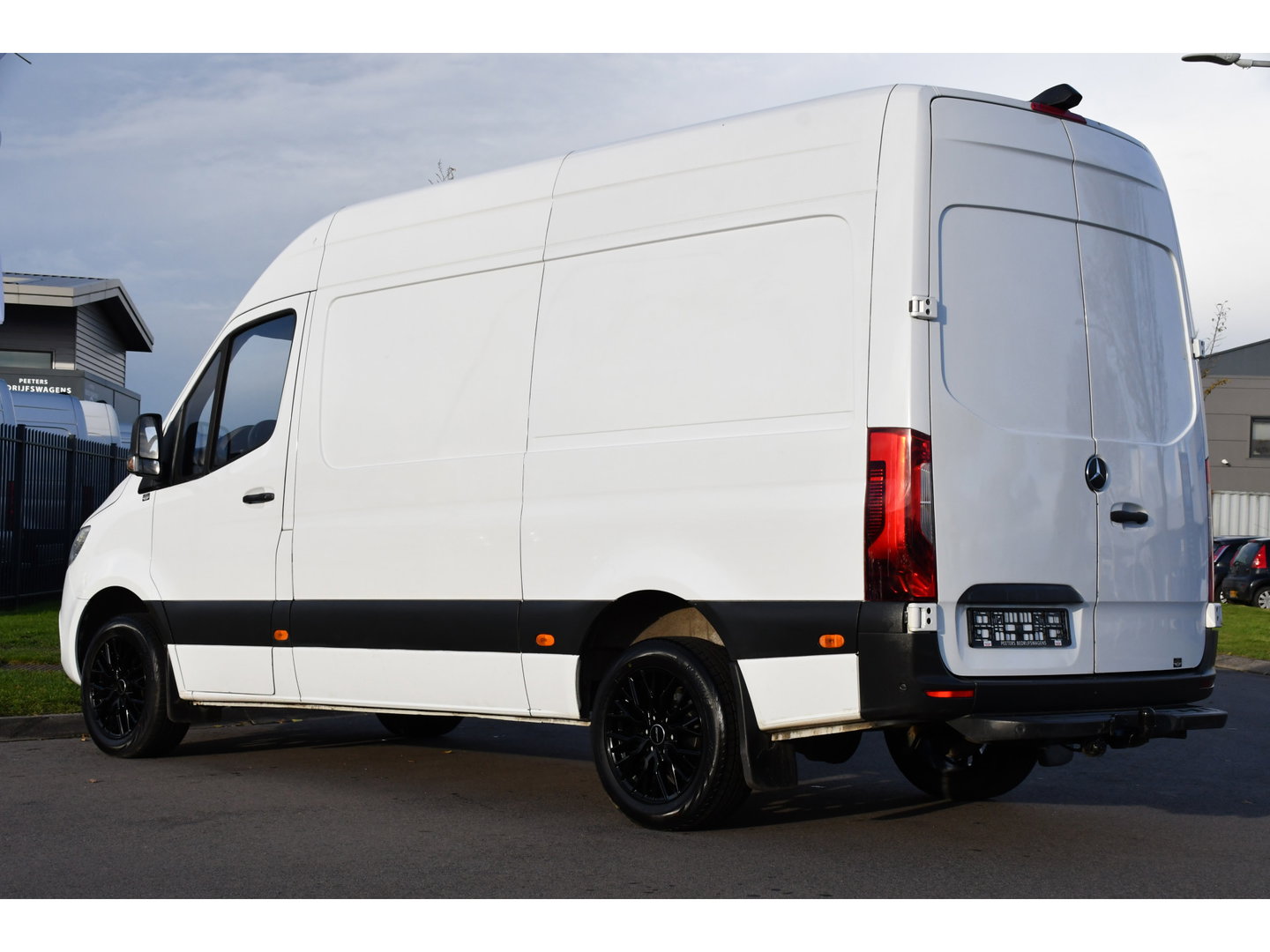Mercedes-Benz Sprinter 319 3.0 V6 CDI L2H2 RWD AMG Edition Camera, Cruise, Carplay, 190pk, Automaat, Multimedia, LED, Stoelverwarming, Standkachel, Uniek!