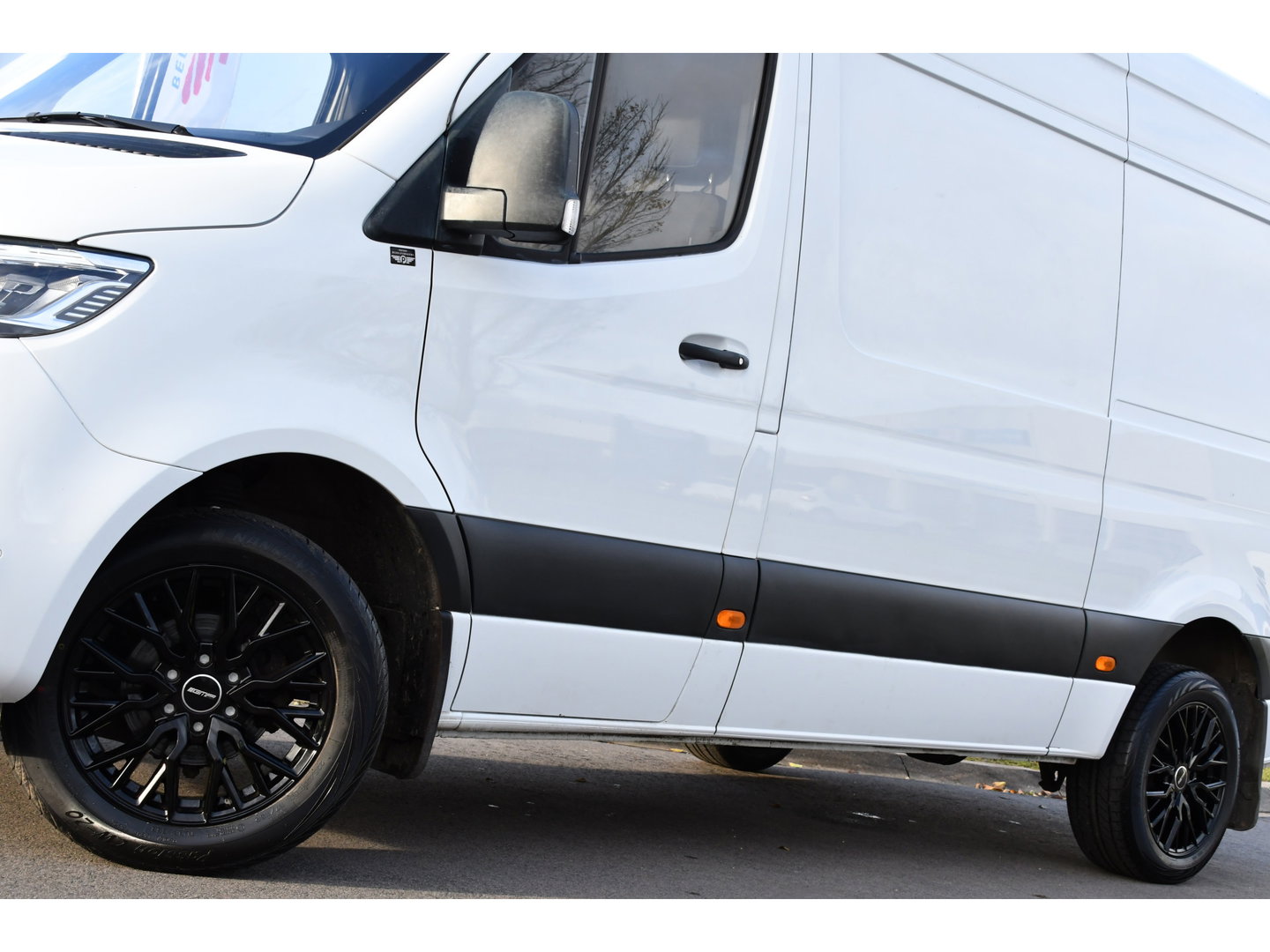 Mercedes-Benz Sprinter 319 3.0 V6 CDI L2H2 RWD AMG Edition Camera, Cruise, Carplay, 190pk, Automaat, Multimedia, LED, Stoelverwarming, Standkachel, Uniek!