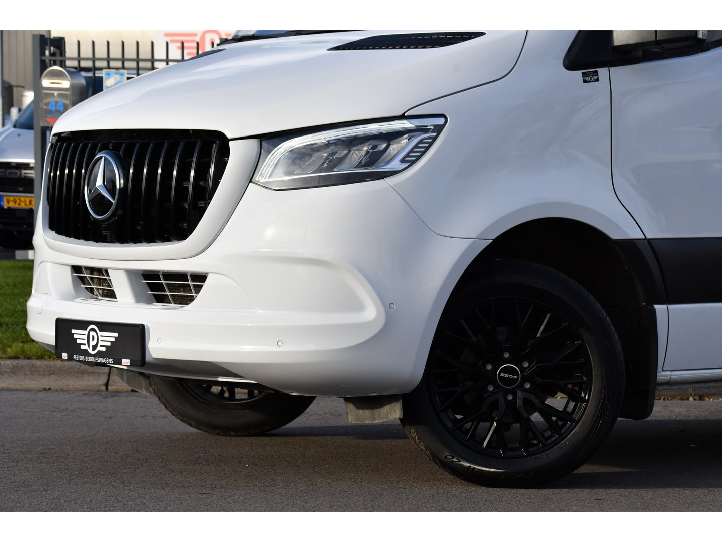 Mercedes-Benz Sprinter 319 3.0 V6 CDI L2H2 RWD AMG Edition Camera, Cruise, Carplay, 190pk, Automaat, Multimedia, LED, Stoelverwarming, Standkachel, Uniek!