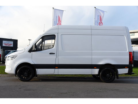 Mercedes-Benz Sprinter 319 3.0 V6 CDI L2H2 RWD AMG Edition Camera, Cruise, Carplay, 190pk, Automaat, Multimedia, LED, Stoelverwarming, Standkachel, Uniek!
