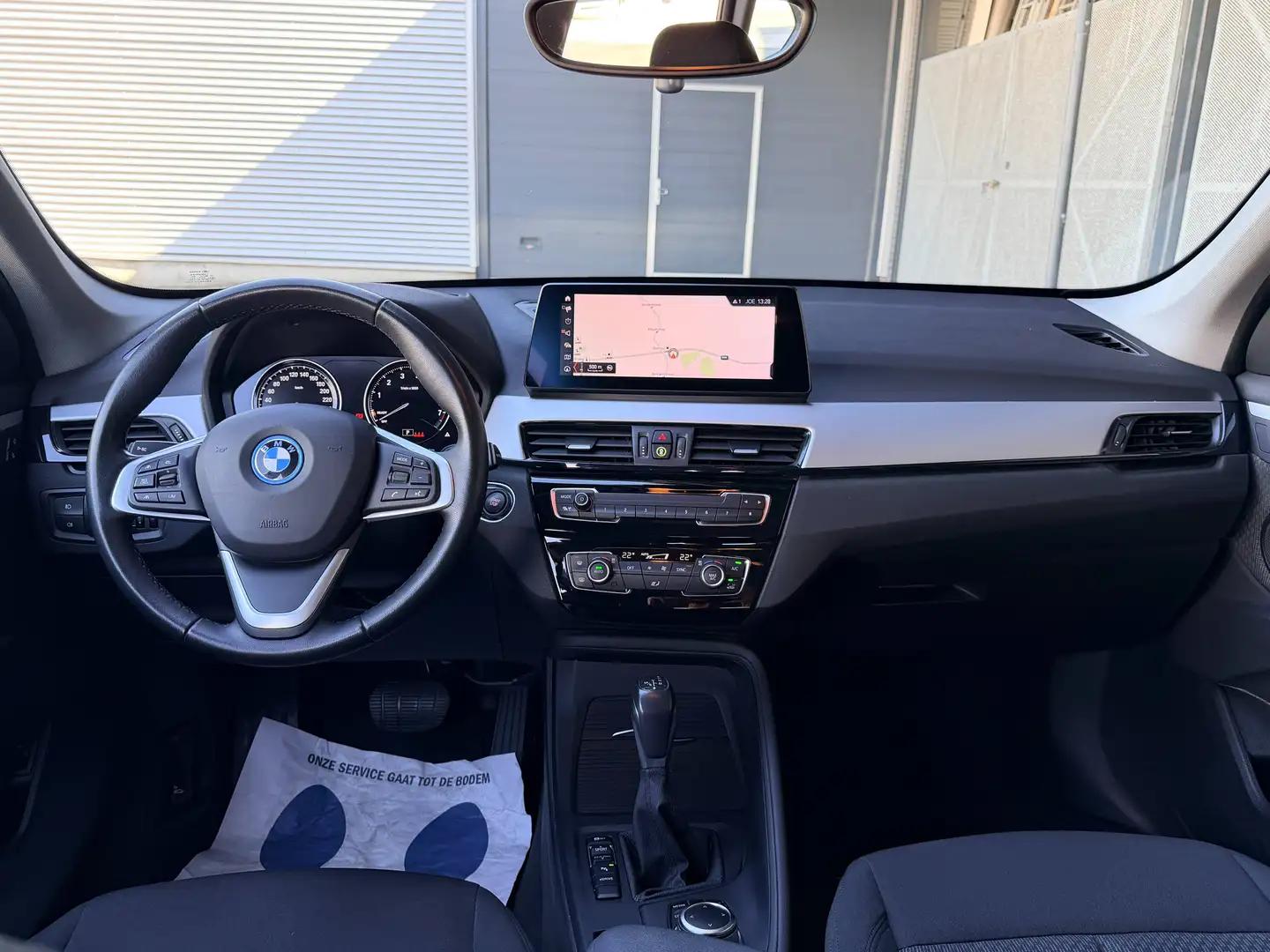 BMW X1 xDrive25e Executive TREKHAAK / CARPLAY / CAMERA / AIRCO / CRUISE CONTROLE / PHEV