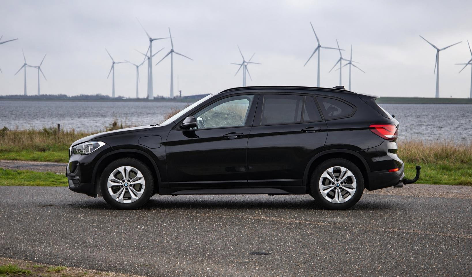 BMW X1 xDrive25e Executive TREKHAAK / CARPLAY / CAMERA / AIRCO / CRUISE CONTROLE / PHEV