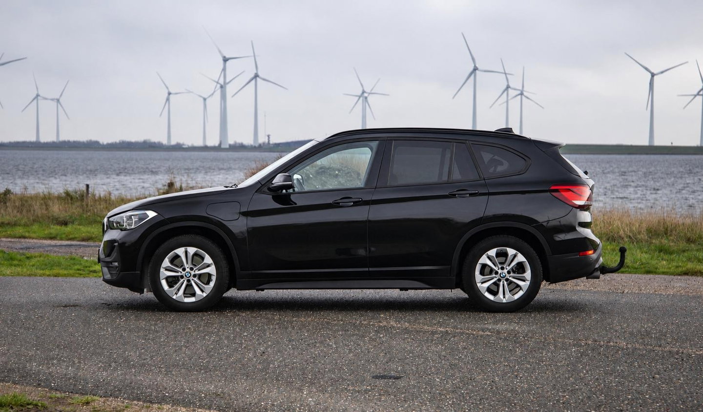 BMW X1 xDrive25e Executive TREKHAAK / CARPLAY / CAMERA / AIRCO / CRUISE CONTROLE / PHEV