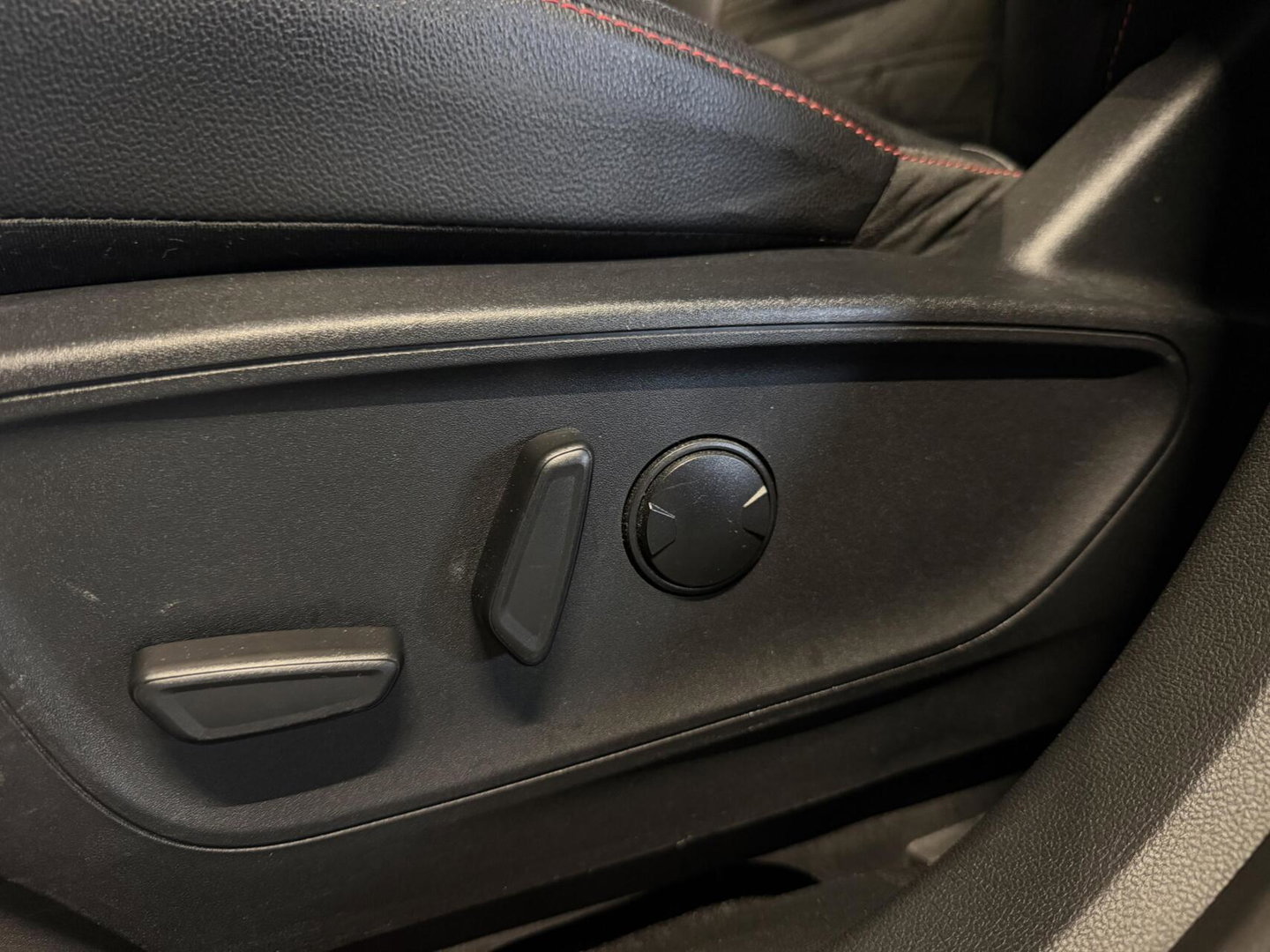 Ford Kuga 2.5 PHEV ST-Line X Pano Trekhaak Virtual Camera