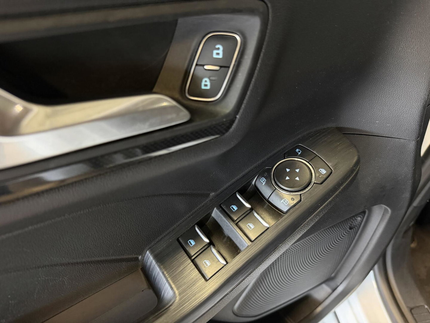 Ford Kuga 2.5 PHEV ST-Line X Pano Trekhaak Virtual Camera