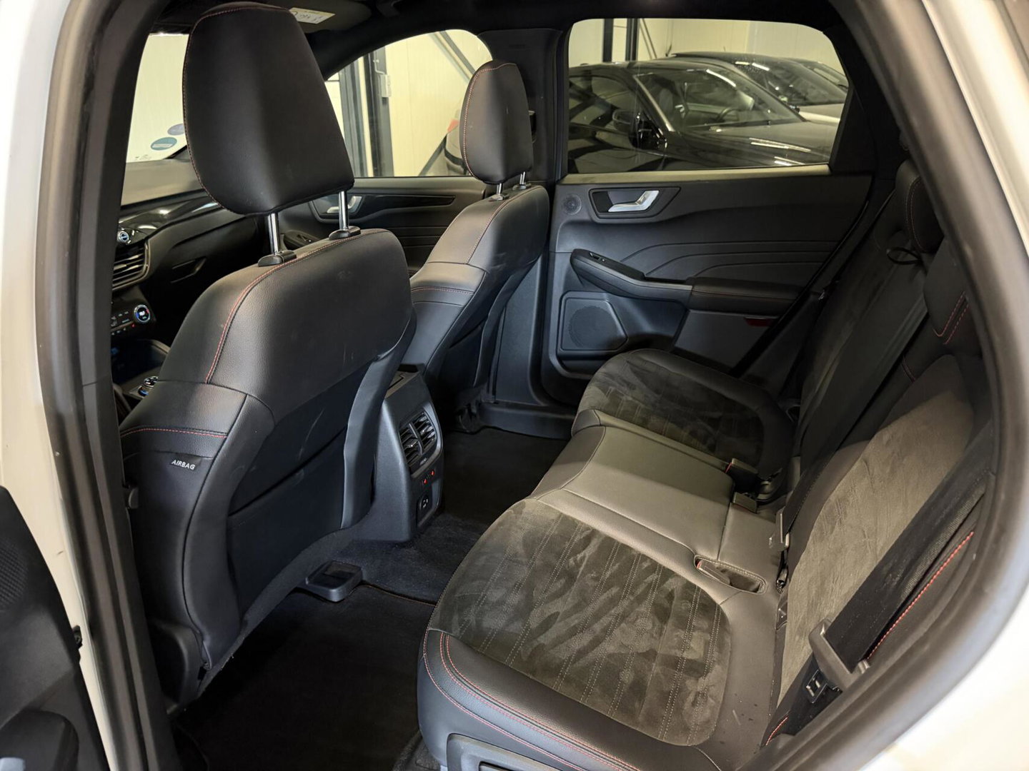 Ford Kuga 2.5 PHEV ST-Line X Pano Trekhaak Virtual Camera