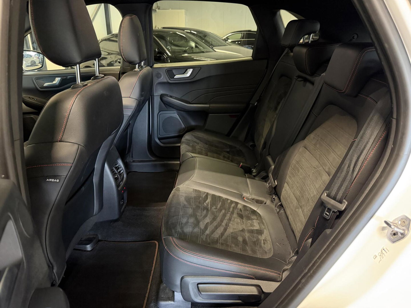 Ford Kuga 2.5 PHEV ST-Line X Pano Trekhaak Virtual Camera