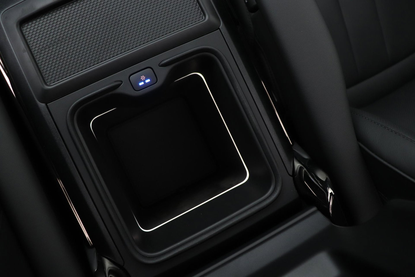 Land Rover Range Rover Sport P550e Autobiography | 23 Inch | Meridian 3D Surround | ClearSight | Koelbox | Trekhaak | Massage+Ventilatie