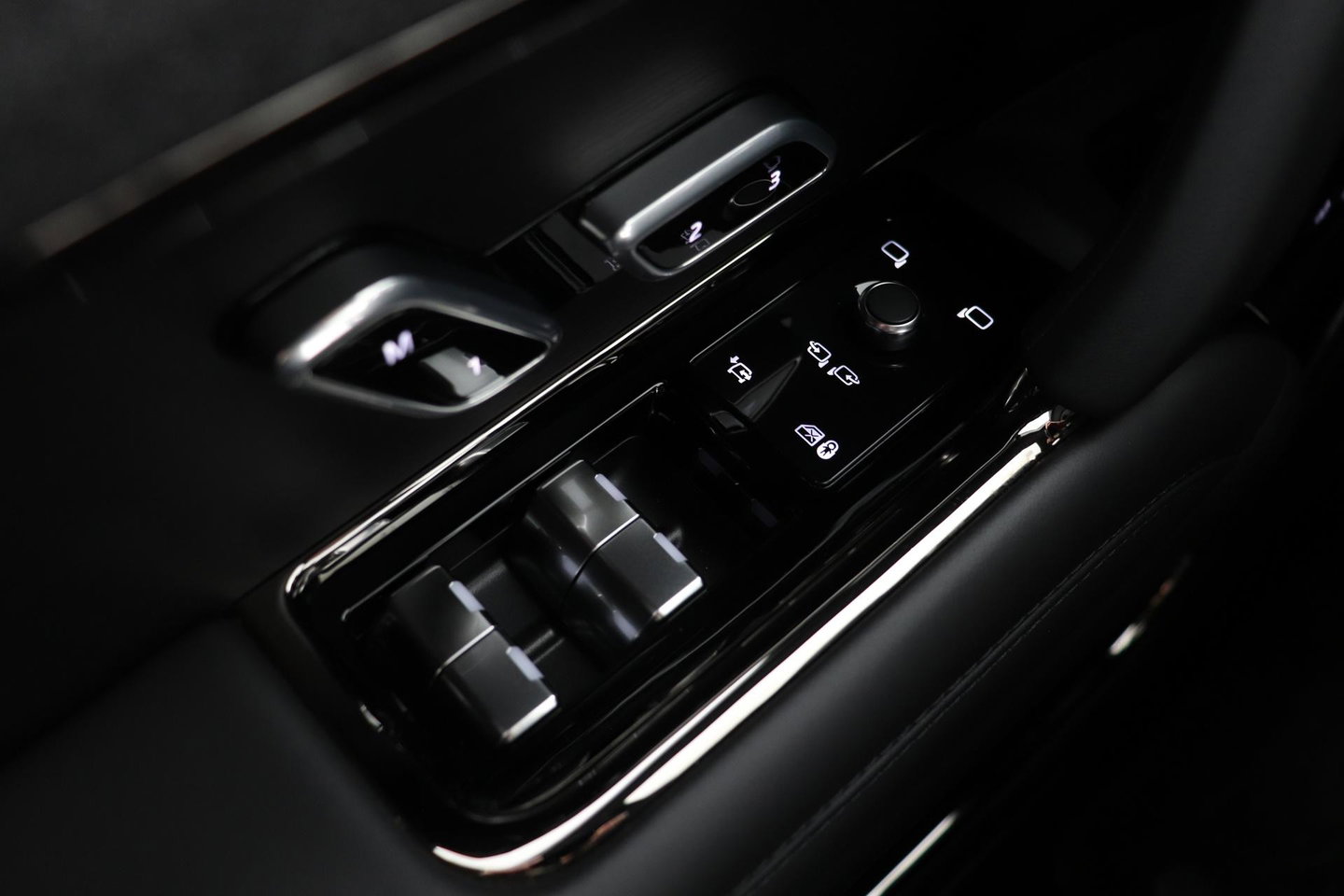 Land Rover Range Rover Sport P550e Autobiography | 23 Inch | Meridian 3D Surround | ClearSight | Koelbox | Trekhaak | Massage+Ventilatie