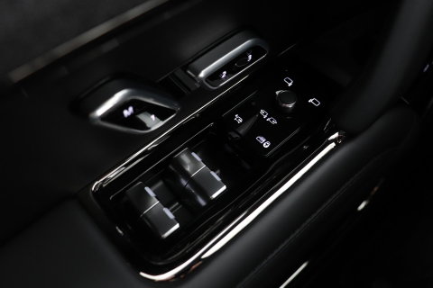 Land Rover Range Rover Sport P550e Autobiography | 23 Inch | Meridian 3D Surround | ClearSight | Koelbox | Trekhaak | Massage+Ventilatie