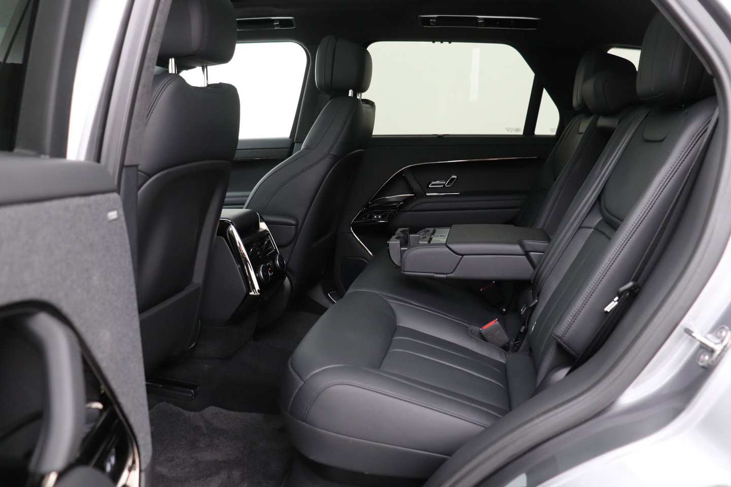 Land Rover Range Rover Sport P550e Autobiography | 23 Inch | Meridian 3D Surround | ClearSight | Koelbox | Trekhaak | Massage+Ventilatie