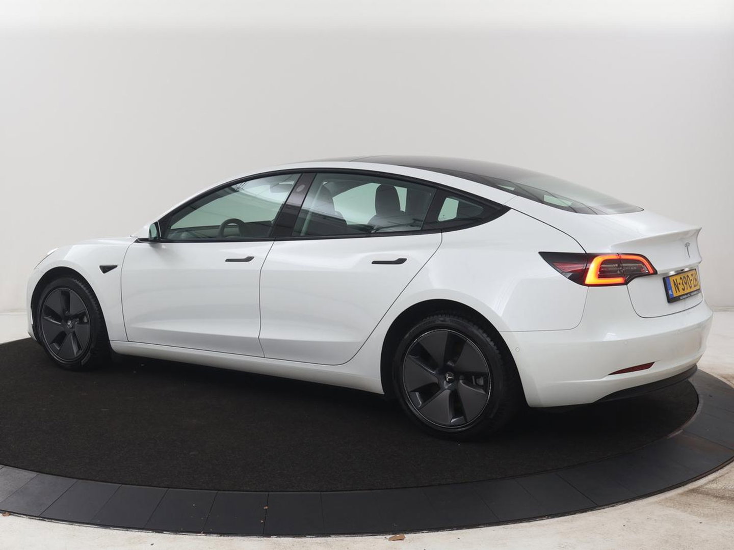 Tesla Model 3 Standard RWD Plus 60 kWh