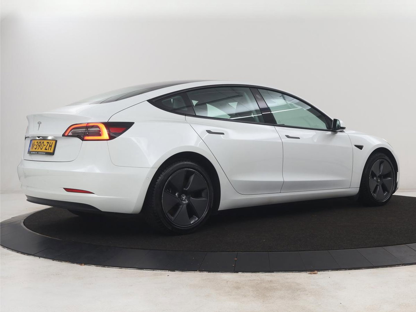 Tesla Model 3 Standard RWD Plus 60 kWh