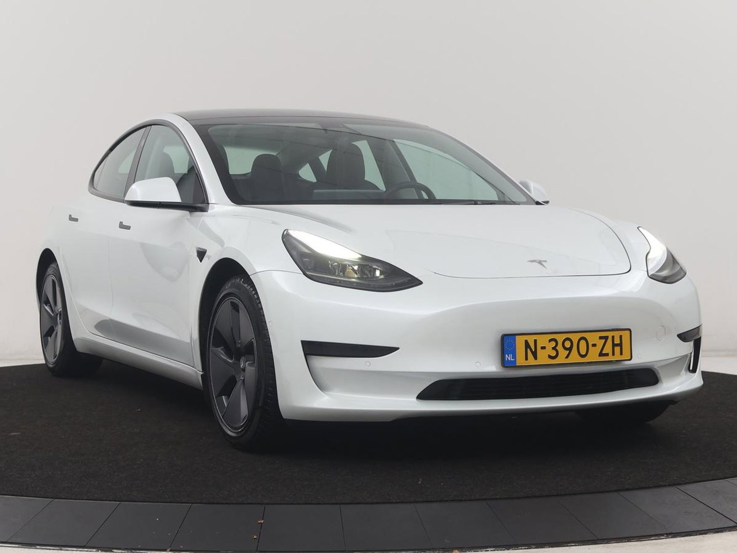Tesla Model 3 Standard RWD Plus 60 kWh