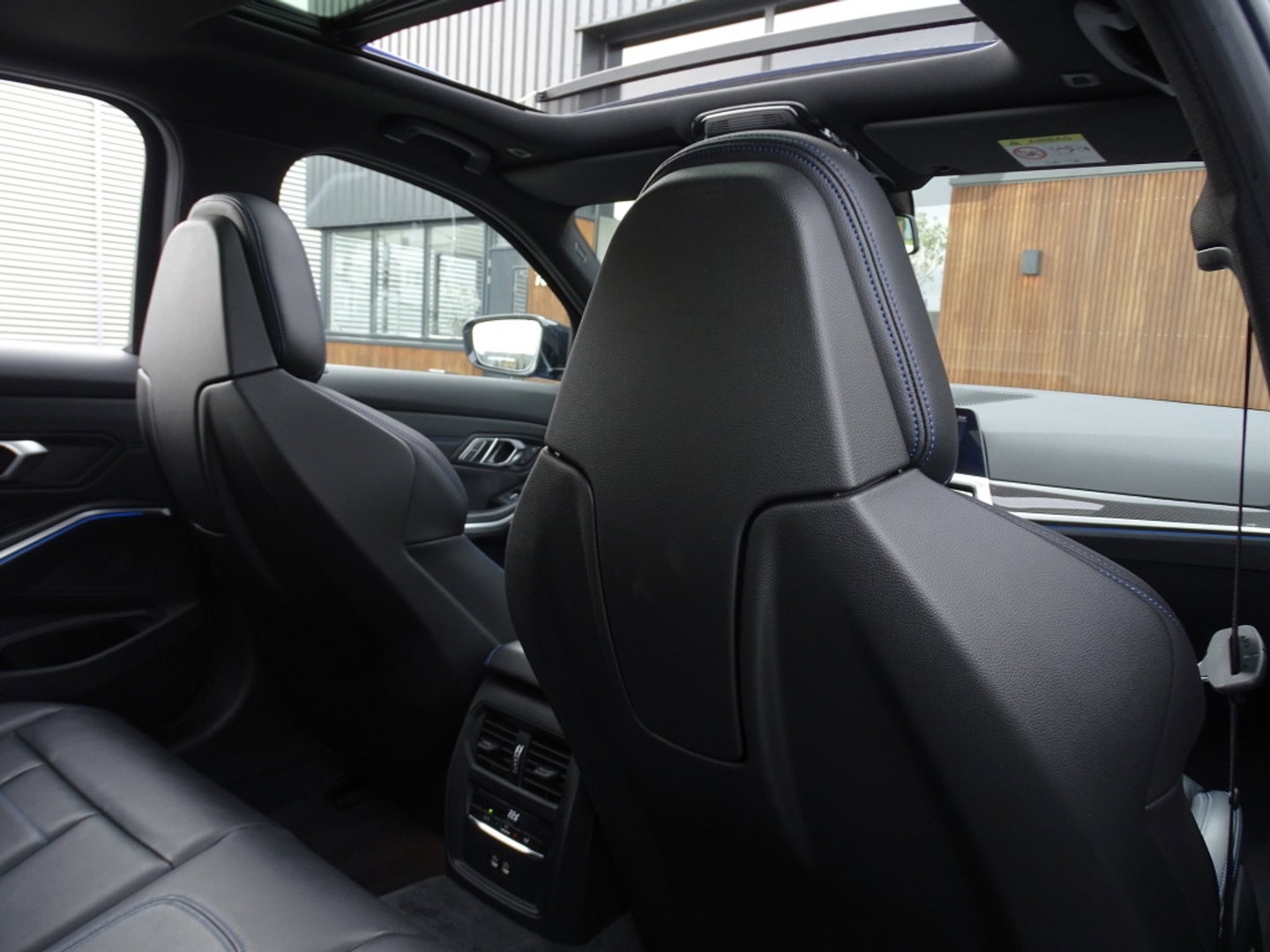 BMW 3-serie 330e 292PK M-sport / M-Stoel / Carbon / Laser / 360° / BTW