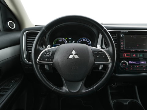 Mitsubishi Outlander 2.0 PHEV Executive Edition AWD Aut. *LEATHER-FABRIC | XENON | NAVI-FULLMAP | CAMERA | KEYLESS | DAB+ | ROCKFORD-AUDIO | COMFORTSEATS | PRIVACY-GLASS | SHIFTPADDLES |  18''ALU*