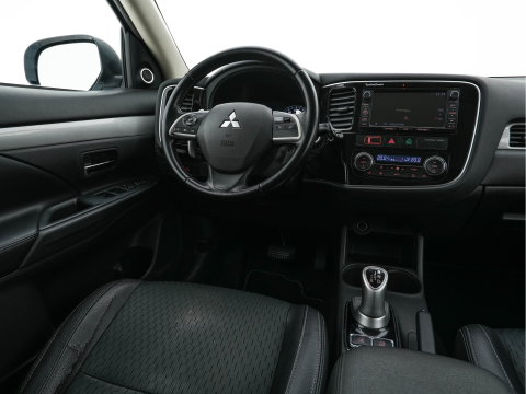 Mitsubishi Outlander 2.0 PHEV Executive Edition AWD Aut. *LEATHER-FABRIC | XENON | NAVI-FULLMAP | CAMERA | KEYLESS | DAB+ | ROCKFORD-AUDIO | COMFORTSEATS | PRIVACY-GLASS | SHIFTPADDLES |  18''ALU*
