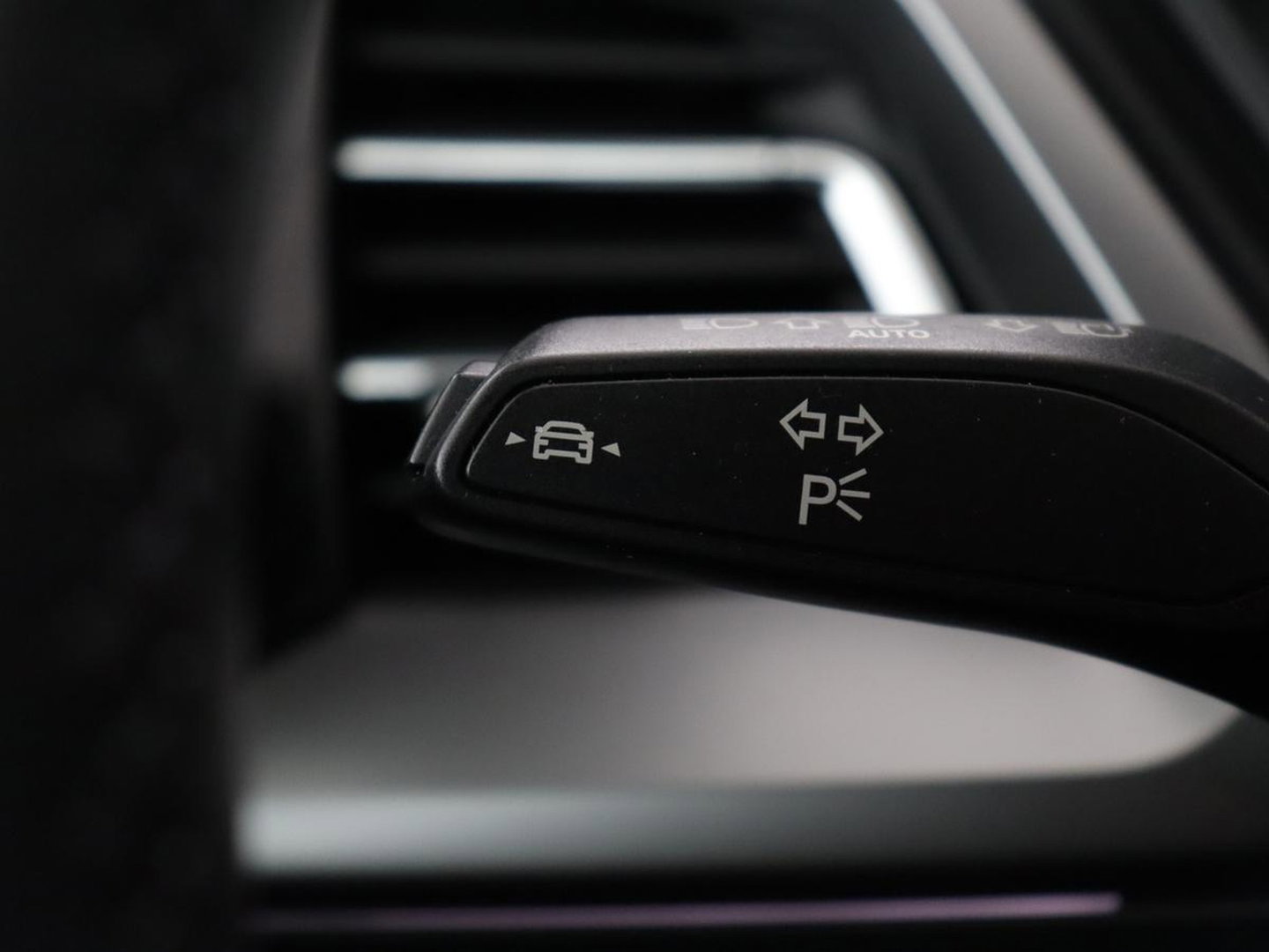 Audi Q4 e-tron 40 Advanced edition 77 kWh | SOH 96,2 % | Achteruitrijcamera | Trekhaak | Cruisecontrol adaptief | Virtual display | Elektrische achterklep