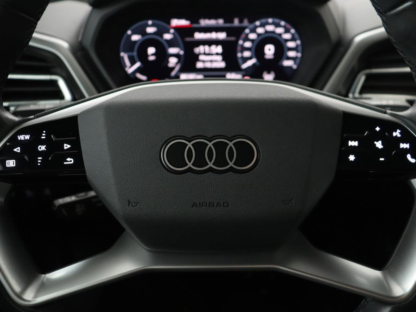 Audi Q4 e-tron 40 Advanced edition 77 kWh | SOH 96,2 % | Achteruitrijcamera | Trekhaak | Cruisecontrol adaptief | Virtual display | Elektrische achterklep