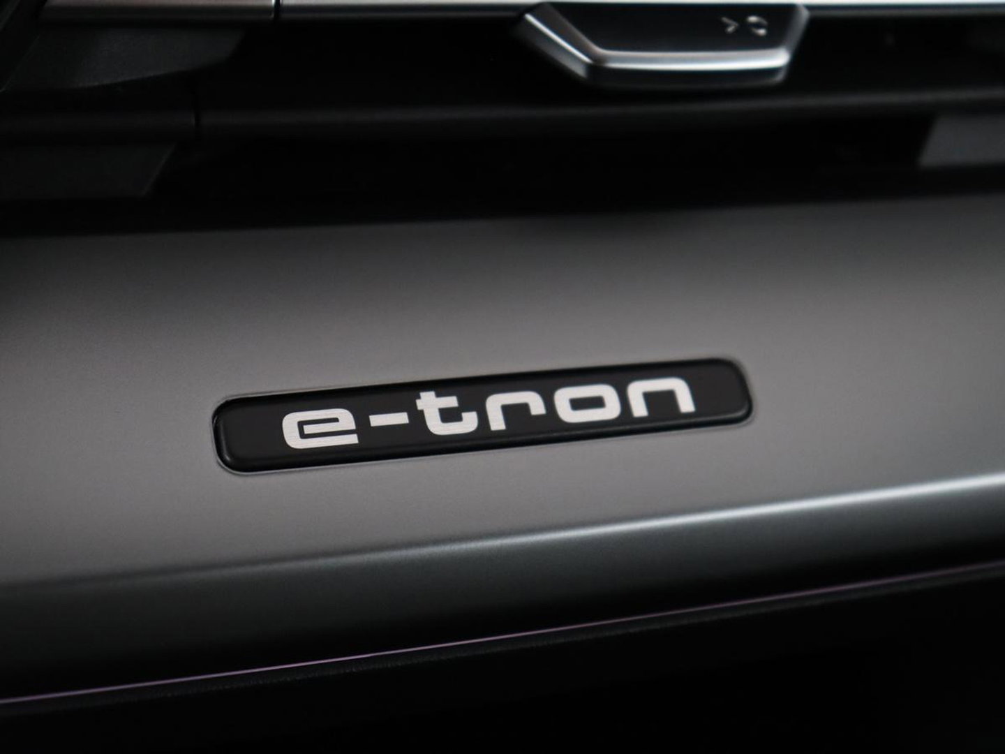 Audi Q4 e-tron 40 Advanced edition 77 kWh | SOH 96,2 % | Achteruitrijcamera | Trekhaak | Cruisecontrol adaptief | Virtual display | Elektrische achterklep
