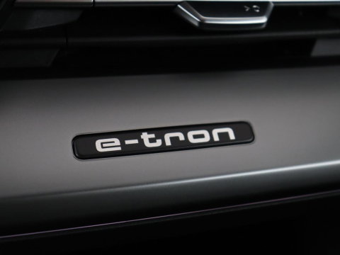 Audi Q4 e-tron 40 Advanced edition 77 kWh | SOH 96,2 % | Achteruitrijcamera | Trekhaak | Cruisecontrol adaptief | Virtual display | Elektrische achterklep