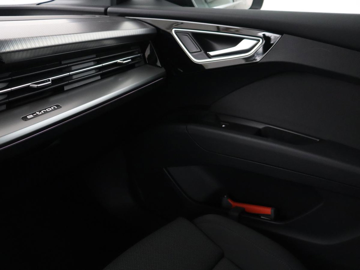 Audi Q4 e-tron 40 Advanced edition 77 kWh | SOH 96,2 % | Achteruitrijcamera | Trekhaak | Cruisecontrol adaptief | Virtual display | Elektrische achterklep