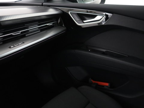 Audi Q4 e-tron 40 Advanced edition 77 kWh | SOH 96,2 % | Achteruitrijcamera | Trekhaak | Cruisecontrol adaptief | Virtual display | Elektrische achterklep