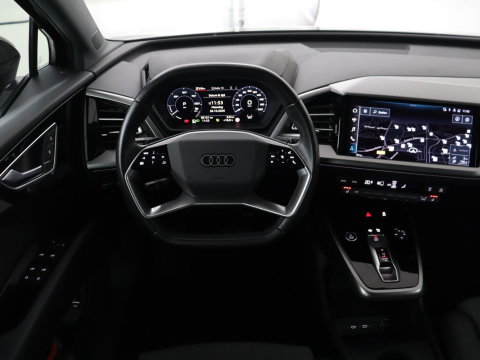 Audi Q4 e-tron 40 Advanced edition 77 kWh | SOH 96,2 % | Achteruitrijcamera | Trekhaak | Cruisecontrol adaptief | Virtual display | Elektrische achterklep
