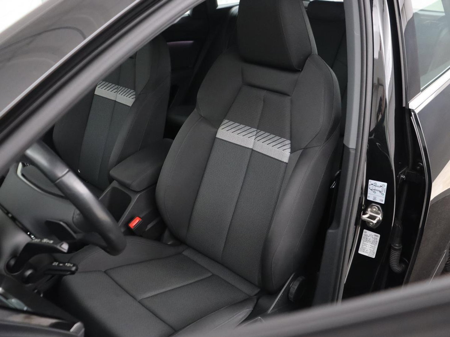 Audi Q4 e-tron 40 Advanced edition 77 kWh | SOH 96,2 % | Achteruitrijcamera | Trekhaak | Cruisecontrol adaptief | Virtual display | Elektrische achterklep