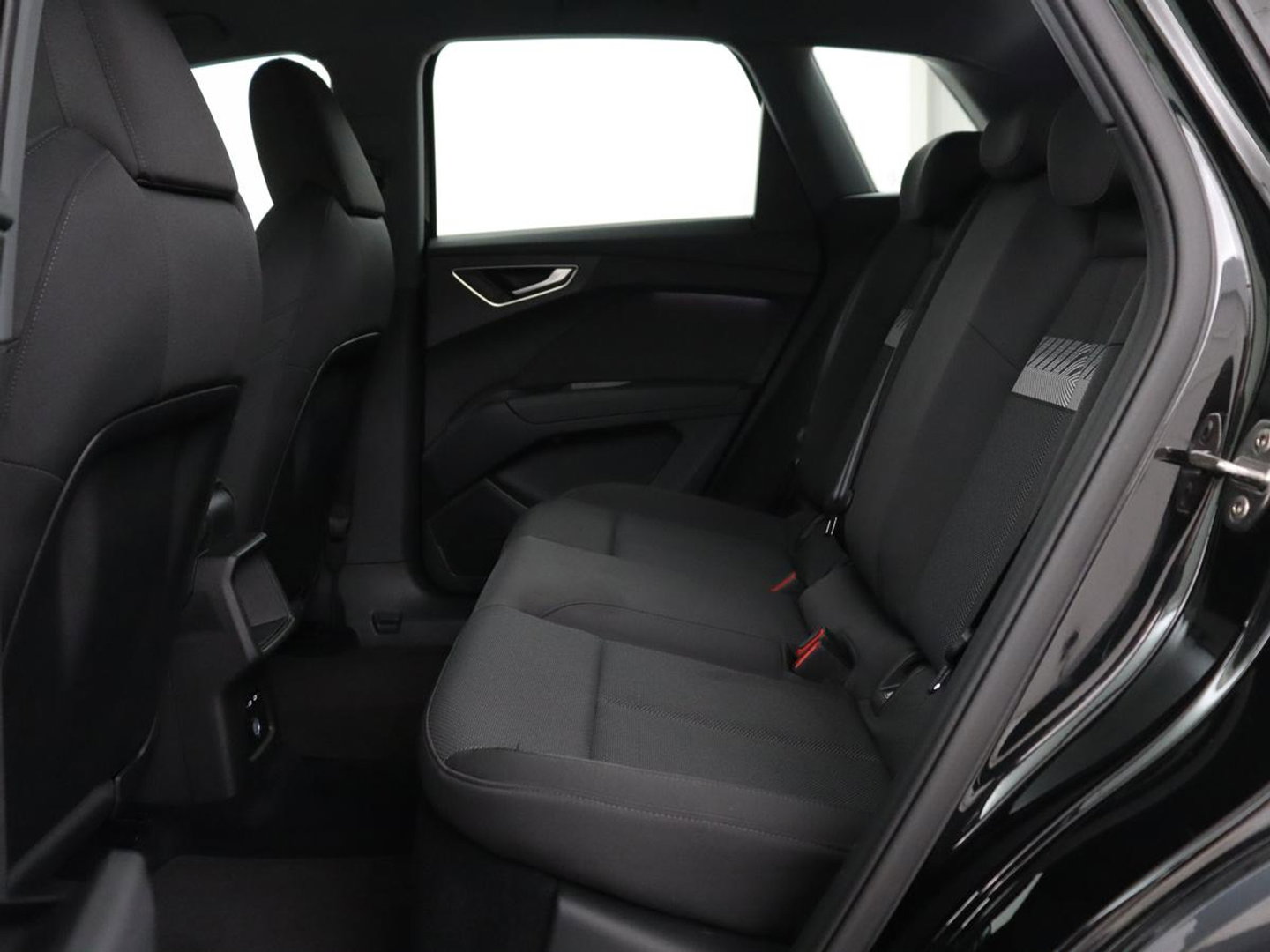 Audi Q4 e-tron 40 Advanced edition 77 kWh | SOH 96,2 % | Achteruitrijcamera | Trekhaak | Cruisecontrol adaptief | Virtual display | Elektrische achterklep