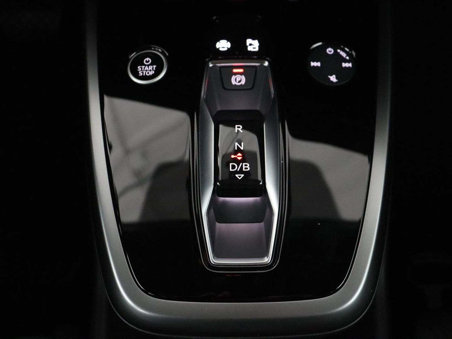 Audi Q4 e-tron 40 Advanced edition 77 kWh | SOH 96,2 % | Achteruitrijcamera | Trekhaak | Cruisecontrol adaptief | Virtual display | Elektrische achterklep