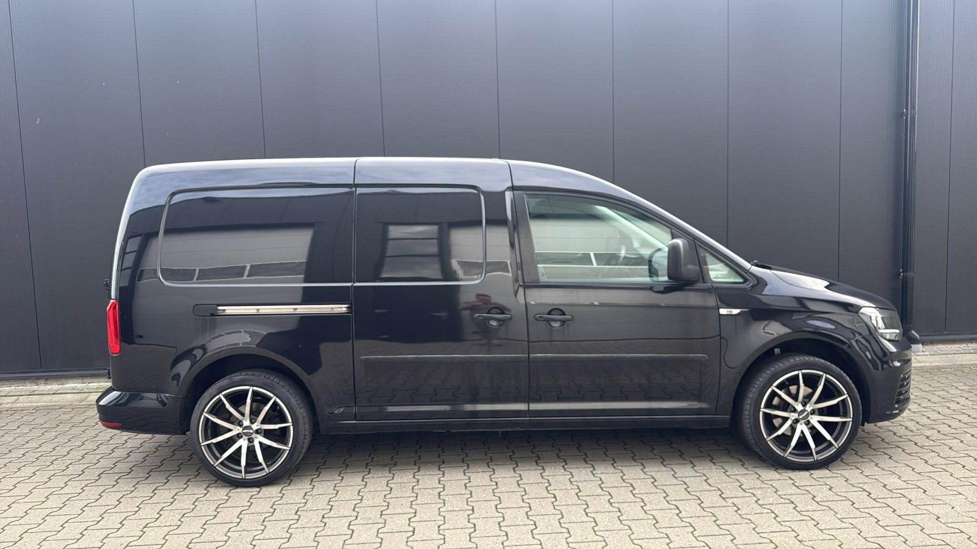 Volkswagen Caddy 2.0 TDI L2 Maxi EURO6 Leer Airco Cruise ZWART LM