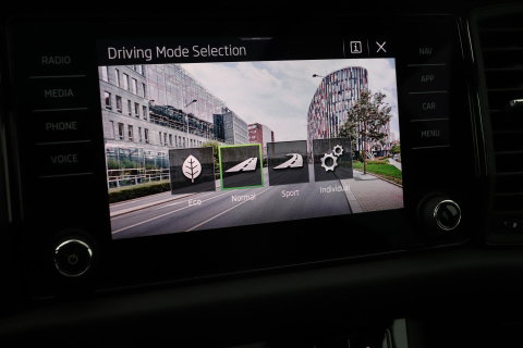 Škoda Kodiaq 1.5 TSI Sportline Business 7p. | Panoramadak | ACC | Trekhaak | Keyless | Stoel+Stuurverwarming | Camera | Lane Assist