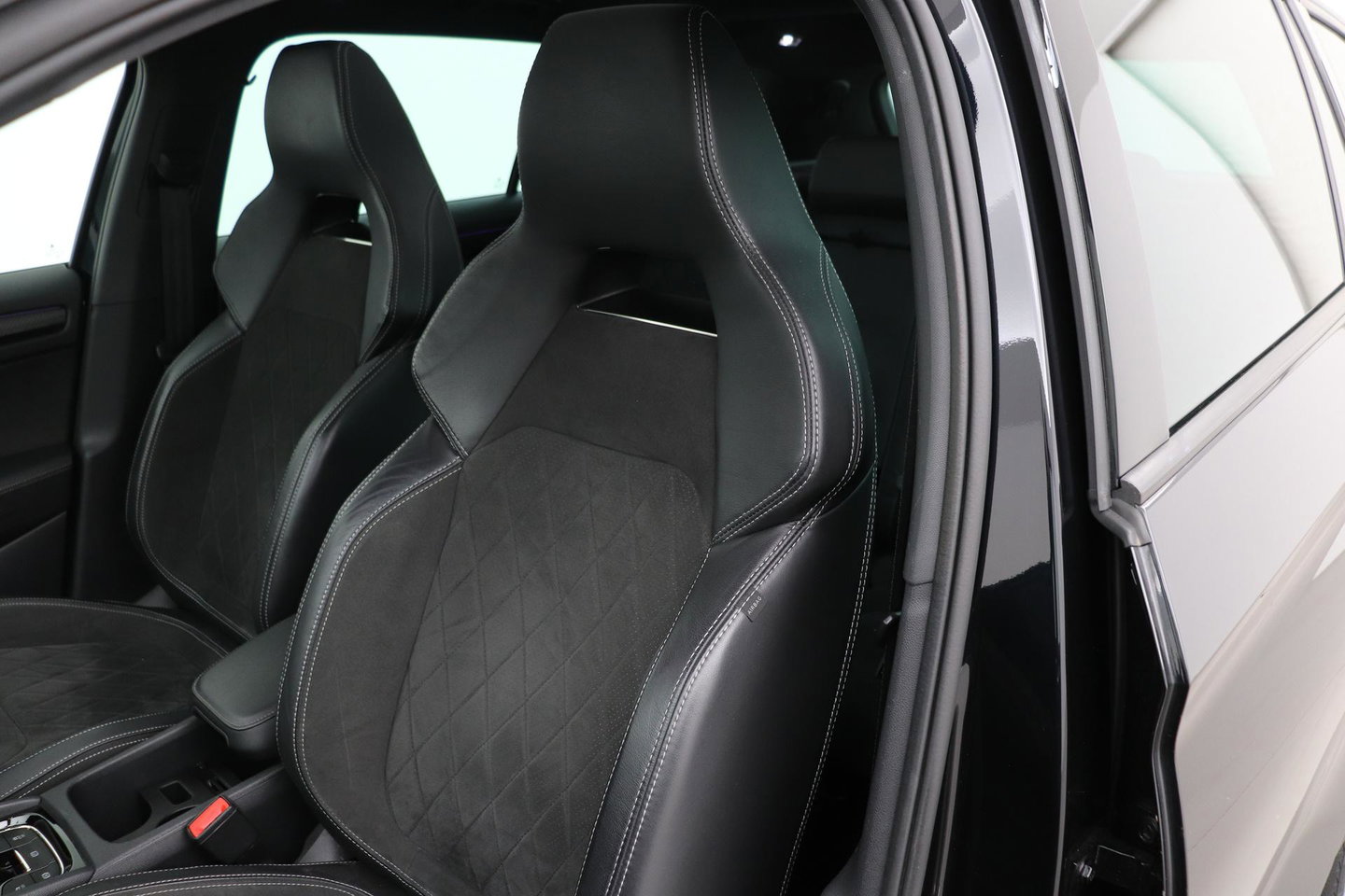 Škoda Kodiaq 1.5 TSI Sportline Business 7p. | Panoramadak | ACC | Trekhaak | Keyless | Stoel+Stuurverwarming | Camera | Lane Assist