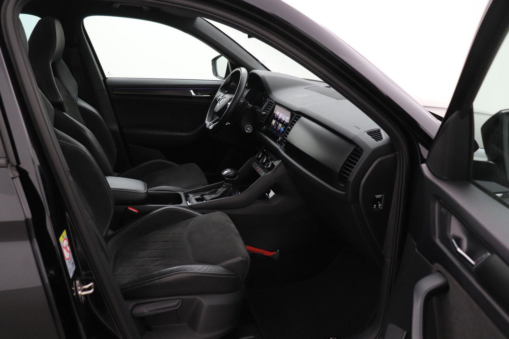 Škoda Kodiaq 1.5 TSI Sportline Business 7p. | Panoramadak | ACC | Trekhaak | Keyless | Stoel+Stuurverwarming | Camera | Lane Assist