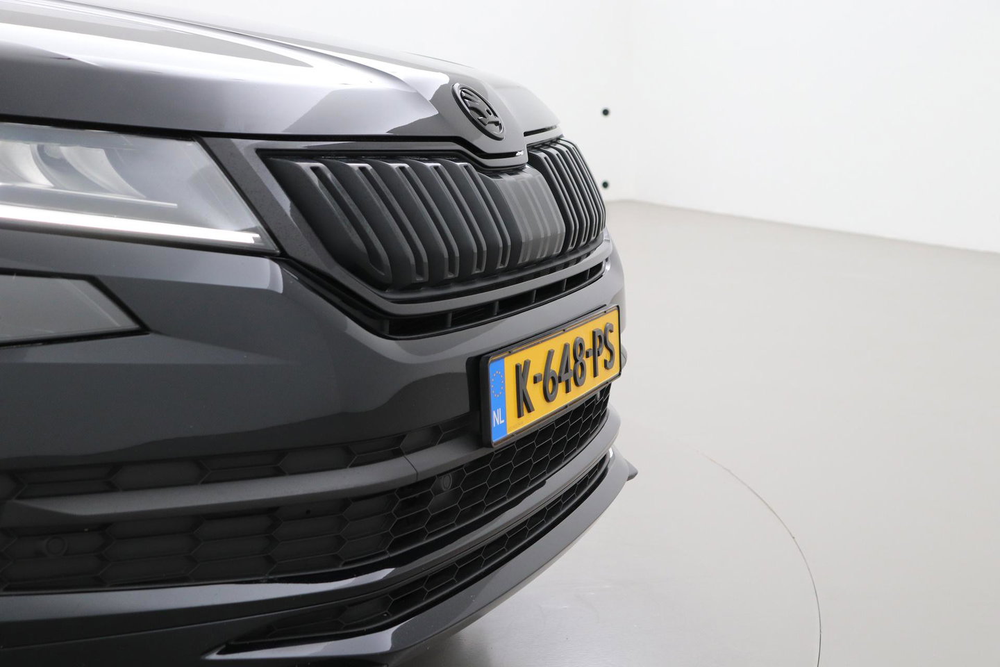 Škoda Kodiaq 1.5 TSI Sportline Business 7p. | Panoramadak | ACC | Trekhaak | Keyless | Stoel+Stuurverwarming | Camera | Lane Assist