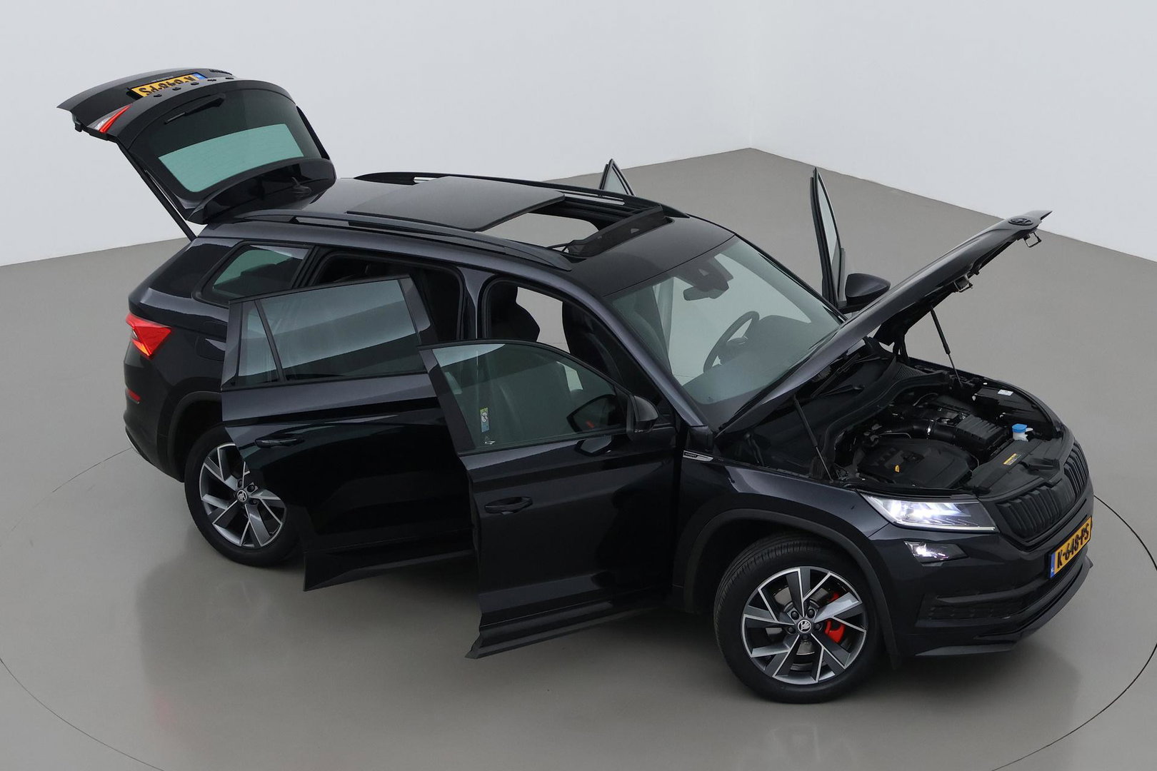 Škoda Kodiaq 1.5 TSI Sportline Business 7p. | Panoramadak | ACC | Trekhaak | Keyless | Stoel+Stuurverwarming | Camera | Lane Assist