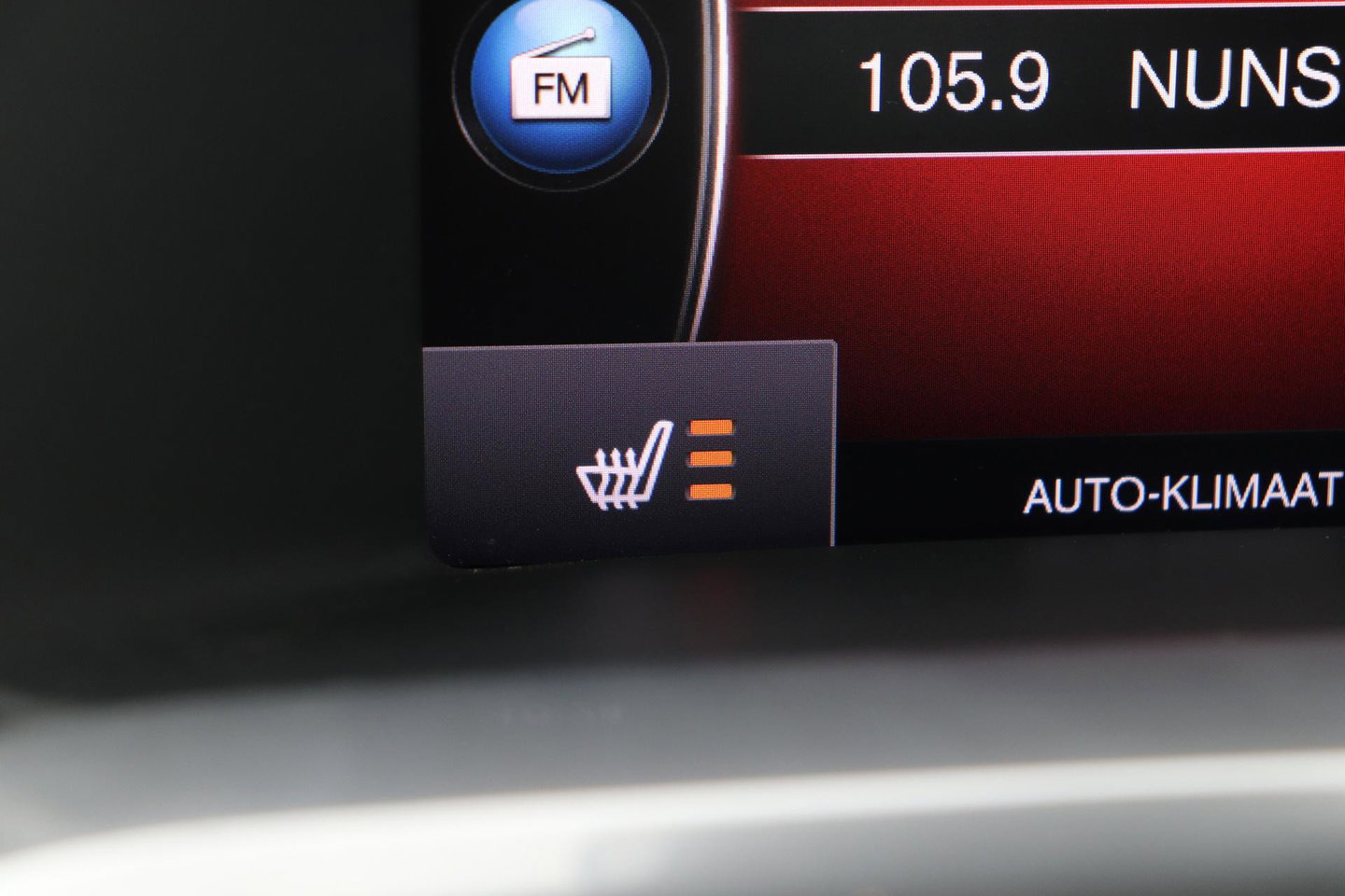 Volvo V60 T4 Business Sport R-Design | Trekhaak | Stoelverwarming | Navigatie | Cruise Control | 18 Inch