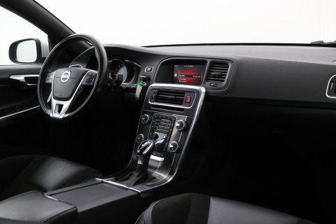 Volvo V60 T4 Business Sport R-Design | Trekhaak | Stoelverwarming | Navigatie | Cruise Control | 18 Inch